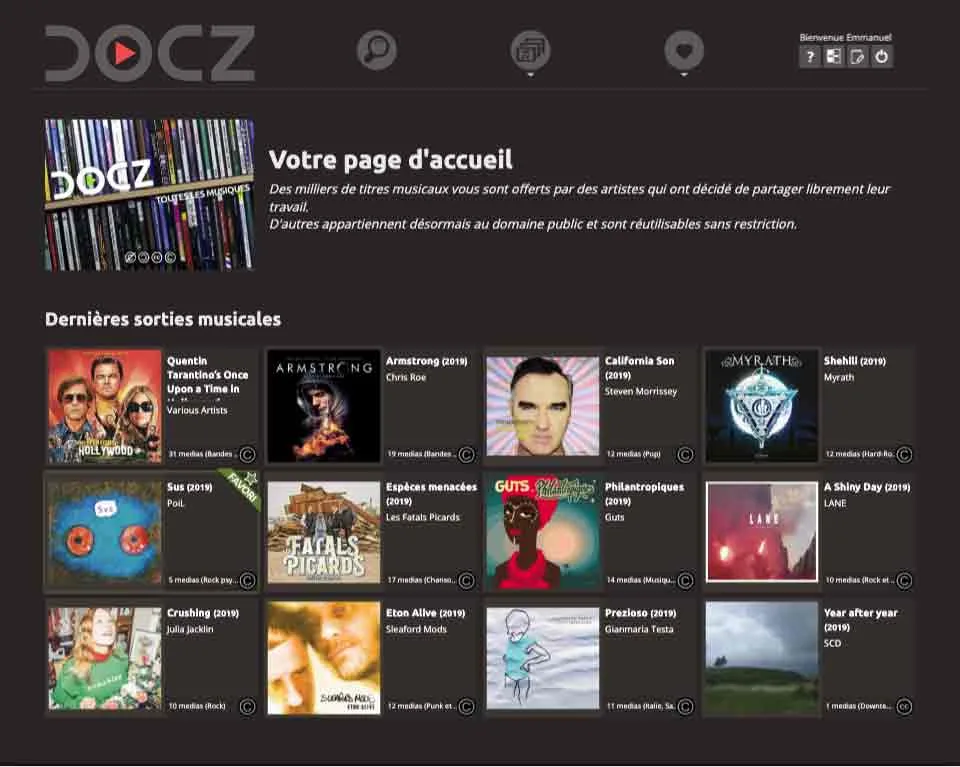 Page d'accueil de l'application Docz : logo Docz, recherche, sélections et favoris, puis une grille des dernières sorties musicales avec leurs pochettes.